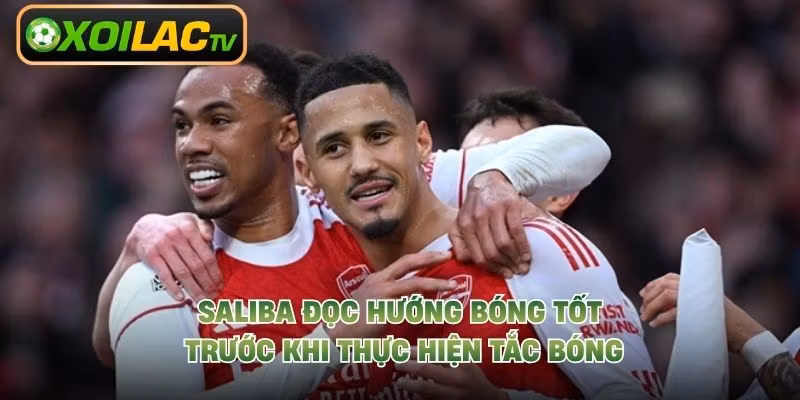 Saliba đọc hướng bóng tốt trước khi thực hiện tắc bóng